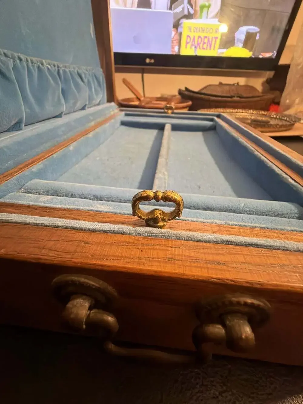 Vintage Reed & Barton Wooden Flatware Storage Chest Case